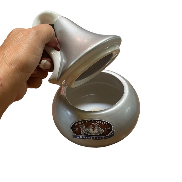 HERSHEYS HOT CHOCOLATE 2 MUG SET W/ HERSHEYS KISSES CANDY JAR ALL COLLECTOR - Picture 2 of 8